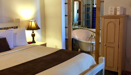 Honeymoon Suite (Room 11, Upstairs)