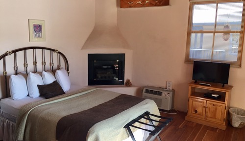 Suite with Balcony (Room 1, Upstairs)