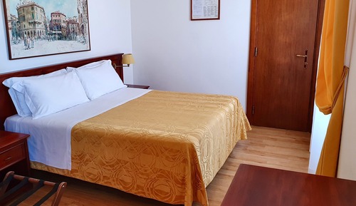 Habitación con 1 cama doble o 2 individuales, con vistas