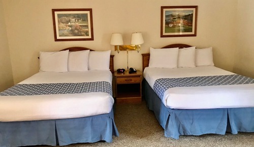 Habitación doble, 2 camas de matrimonio (Creekside)