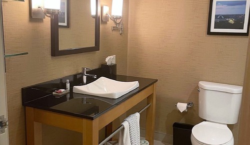 Suite, 1 cama de matrimonio grande, no fumadores (Mobility/Hearing, Tub w/ Grab Bars)