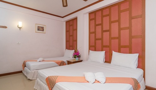 Habitación triple (Triple Room with Window)