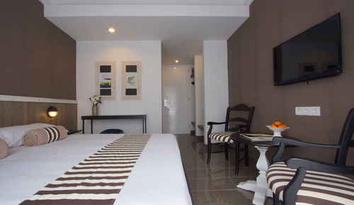 Habitación Deluxe, acceso a la piscina