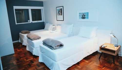 Habitación con 2 camas individuales, 3 camas individuales