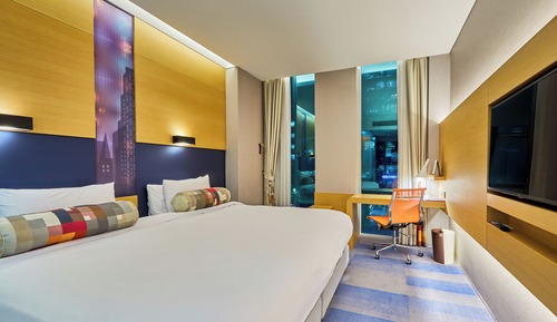 Aloft, Urban Hollywood Room, 1 Oversized Bed, City View