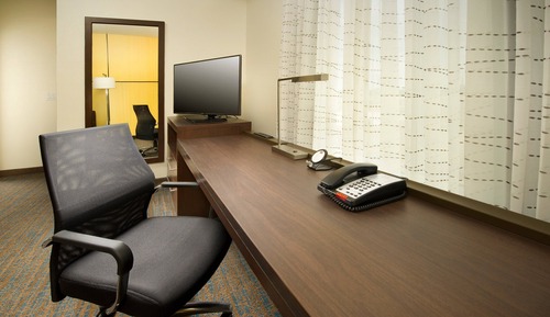 Suite, 1 habitación (Mobility/Hearing Access, Roll-In Shwr)