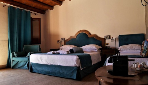 Habitación cuádruple familiar, 1 cama de matrimonio grande, patio, en la zona del patio