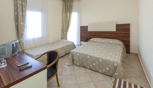 Habitación estándar con 1 cama doble o 2 individuales