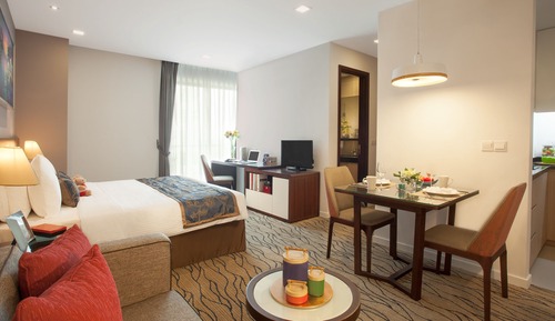 Estudio ejecutivo, 1 cama de matrimonio grande, vistas a la ciudad