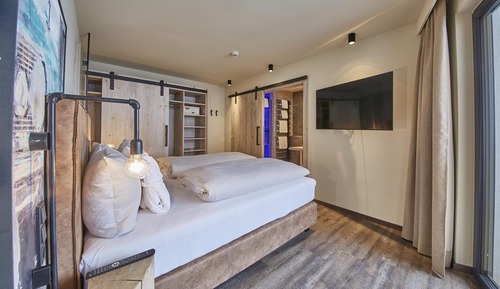 Deluxe Apartment