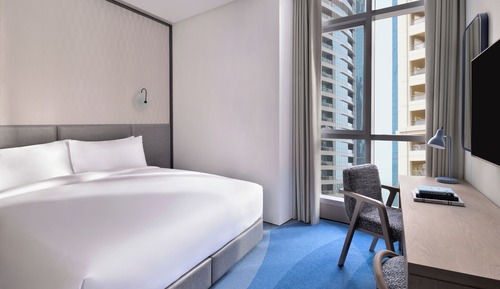 Estudio, 1 cama de matrimonio grande, balcón, vistas al puerto deportivo