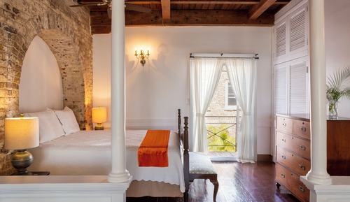 Georgian Studio (Continental Breakfast Included)