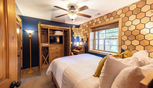 The Beehive - Queen Bed Ensuite