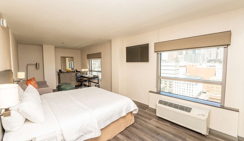 Habitación, 1 cama de matrimonio grande, vistas a la ciudad (Mobility & Hearing)