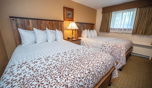 Habitación básica, 2 camas de matrimonio (Not on the River, Not Pet Friendly)