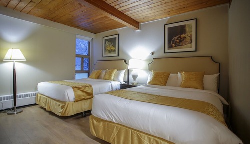 Habitación, 2 camas de matrimonio, planta baja (Susceptible to noise)