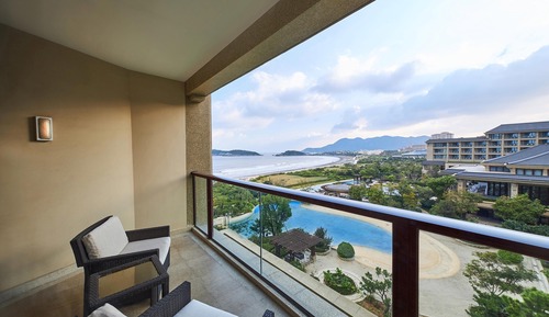 Habitación, 1 cama de matrimonio grande, balcón, vistas parciales al mar