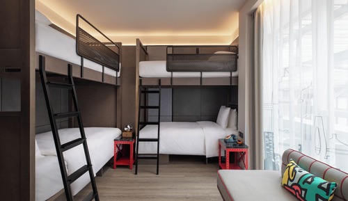 Habitación, varias camas