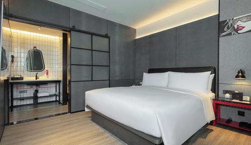 Suite, 1 cama de matrimonio grande, vistas al jardín