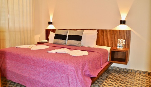 Apartamento junior, 1 cama de matrimonio grande, cocina básica, vistas a la montaña