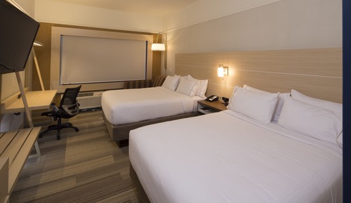 Suite, 2 camas de matrimonio, accesible para personas con discapacidad (Mobility, Accessible Tub)