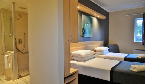 Habitación con 2 camas individuales, accesible para personas con discapacidad, no fumadores