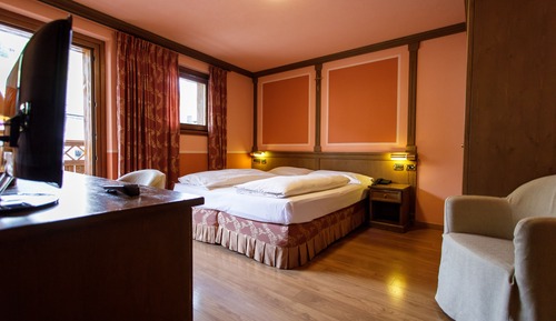 Habitación estándar con 1 cama doble o 2 individuales, 1 cama doble o 2 individuales, balcón