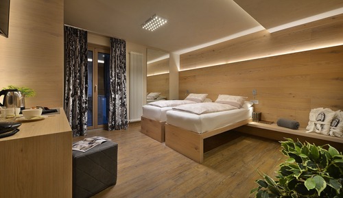 Habitación superior con 1 cama doble o 2 individuales, 1 habitación, balcón