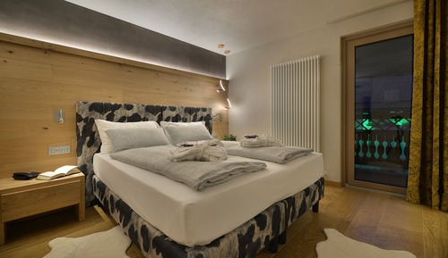 Habitación Confort con 1 cama doble o 2 individuales, 1 cama doble o 2 individuales, balcón