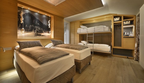 Habitación superior con 1 cama doble o 2 individuales, 1 habitación, balcón