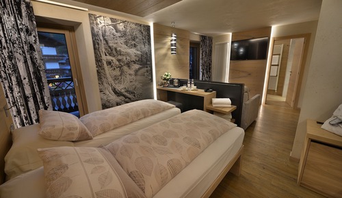 Habitación superior con 1 cama doble o 2 individuales, 1 habitación, balcón