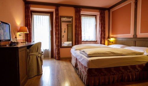 Habitación estándar con 1 cama doble o 2 individuales, 1 cama doble o 2 individuales, balcón