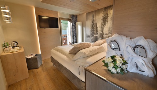 Habitación estándar con 1 cama doble o 2 individuales, 1 cama doble o 2 individuales, balcón