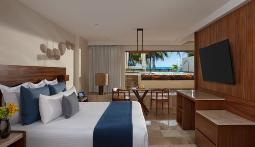 Preferred Club Honeymoon Plunge Pool Suite