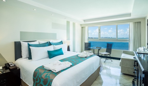 Deluxe Ocean Front King