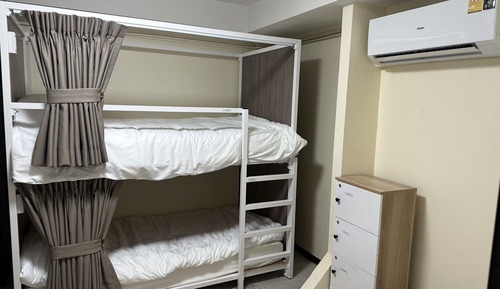 Dormitorio compartido básico, dormitorio mixto