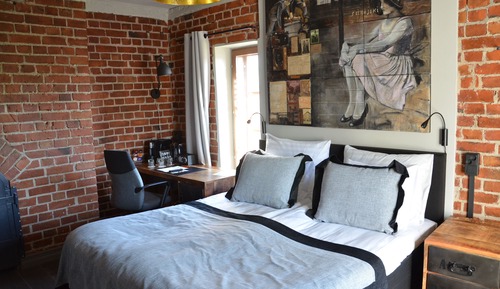 Suite estudio superior, 1 cama de matrimonio grande, vistas a la ciudad, en una planta alta