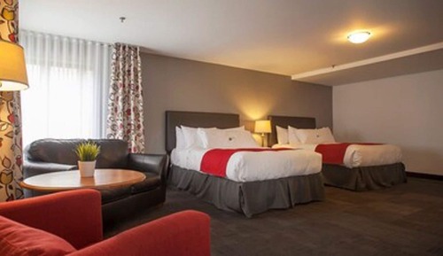 Room, 2 Queen Beds, Partial River View