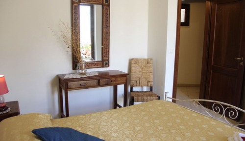Appartamento Comfort, 1 letto queen, patio, lato giardino (Arancio)