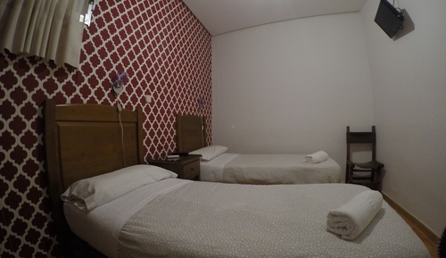 Habitación triple básica, baño privado