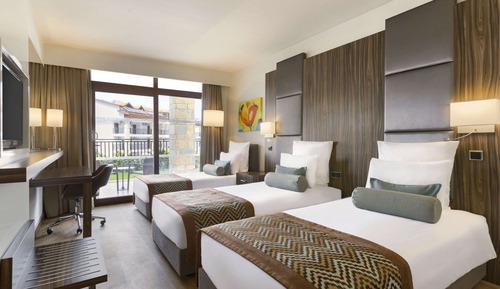 Habitación triple (Land View)