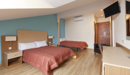 Double room with extra beds (4-5 people)