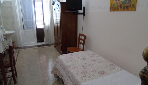 Habitación individual, baño compartido