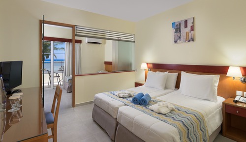 Habitación familiar, balcón, vistas al jardín
