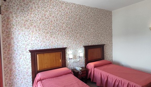 Habitación con 2 camas individuales