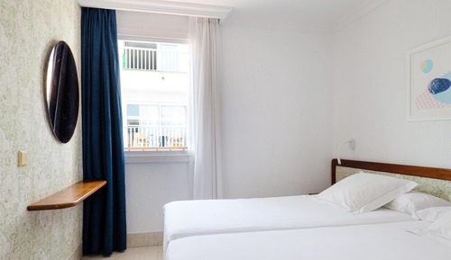 Apartamento 2 dormitorios, vista piscina (3 adultos)