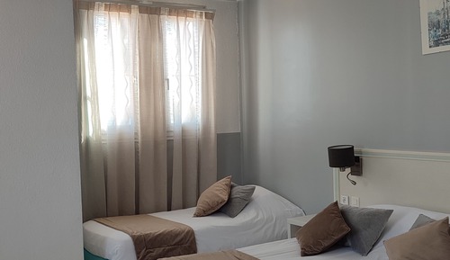 Habitación triple, vistas al mar