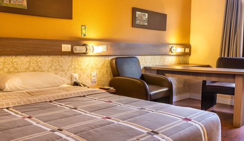 Habitación estándar con 2 camas individuales, 1 cama doble