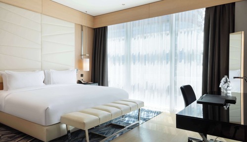 Suite familiar, 2 habitaciones, cocina básica, vistas parciales al mar