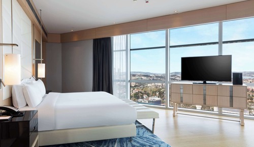Suite, 1 cama de matrimonio grande, vistas parciales al mar, en esquina